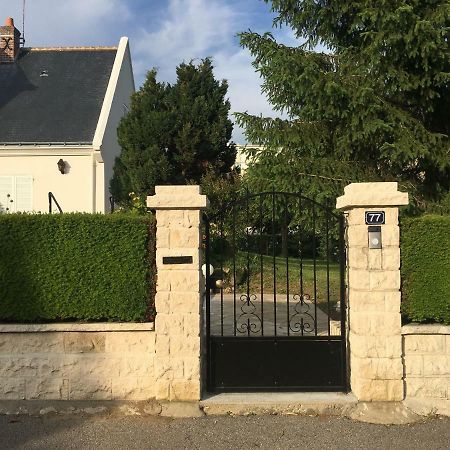 La Tour De Saint Cyr Bed & Breakfast Exterior photo